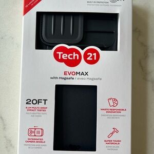 Iphone 15 Pro Max tech21 EvoMax with MagSafe Black Phone Case